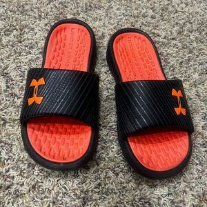 Under Armour slides! Boys size 6Y